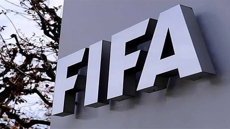 "فيفا" يغرم القادسية بسبب إديسون فيليبي