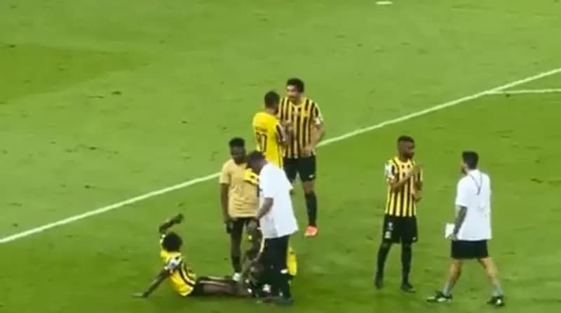 بالفيديو.. جمهور الاتحاد لـ اللاعبين: "نبغى السوبر "