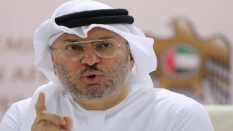 قرقاش يعلق على التفجير الذي استهدف أصفهان