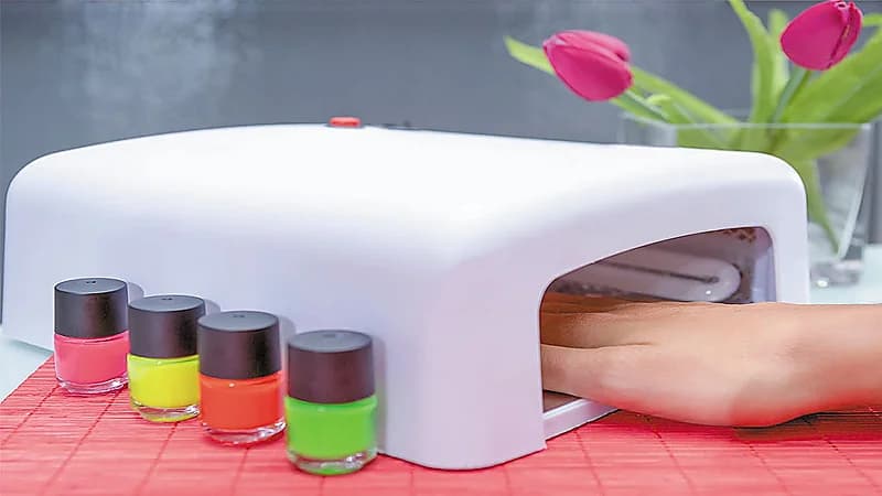 استشاري : أجهزة تجفيف طلاء الأظافر قد تسبب سرطان