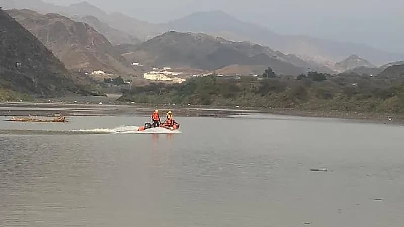 انتشال 3 أطفال جرفتهم السيول لأودية في صبيا والريث