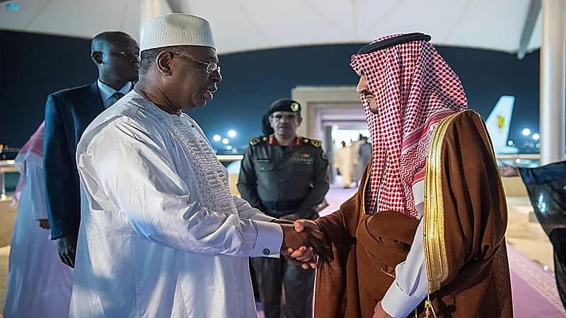 بالصور.. رئيس السنغال يصل إلى جدة