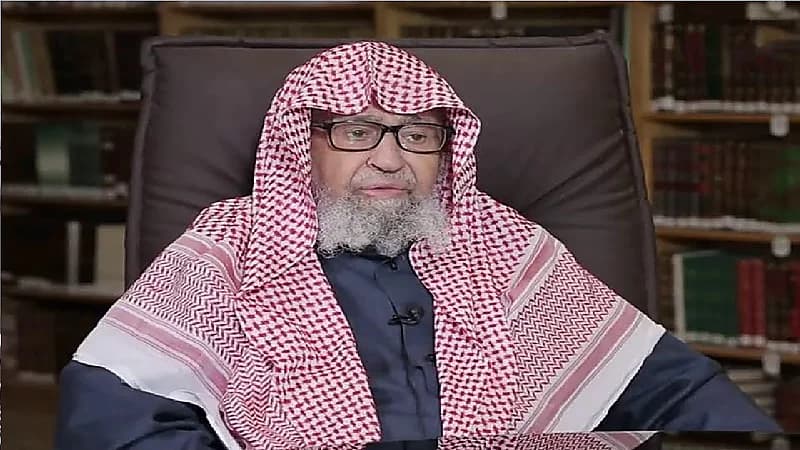 بالفيديو .. حكم تقبيل رأس المرأة الكبيرة في السن