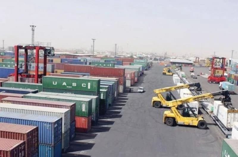 إقامة مزاد علني لبيع "بضائع متروكة" في الميناء الجاف