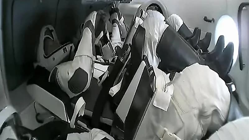 شاهد.. ريانة والقرني يستأنفان رحلة العودة إلى الأرض