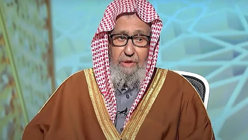 حكم ربط أرجل الأضحية أثناء الذبح - فيديو