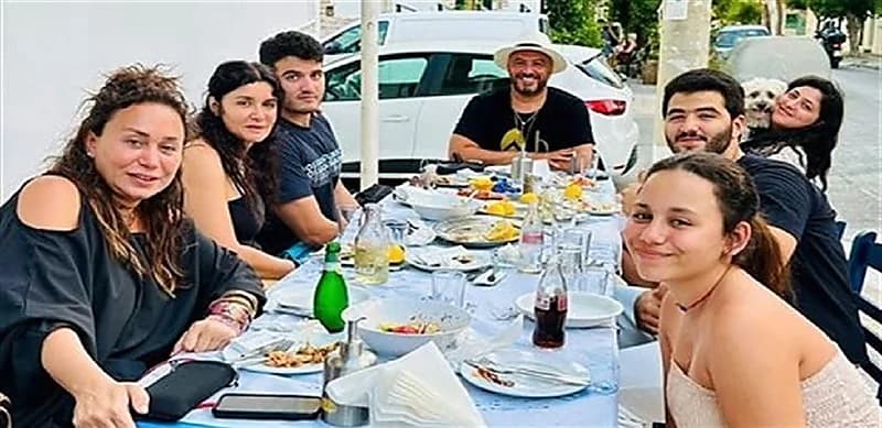 غادة عادل في إجازة مع طليقها باليونان