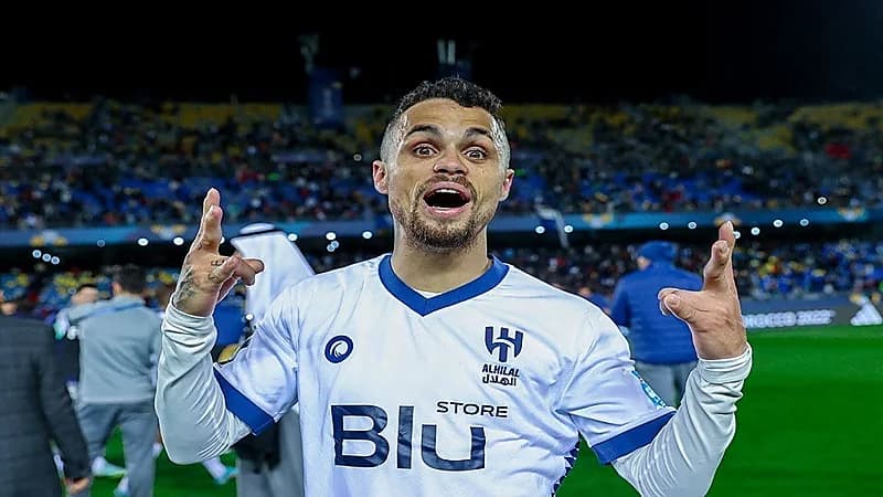 أندية برازيلية تفاوض الهلال لضم ميشيل