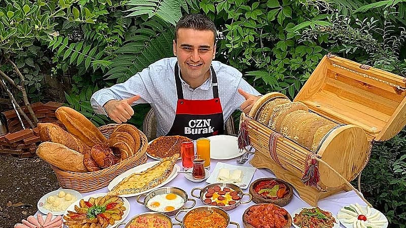 الشيف بوراك يقاضي والده