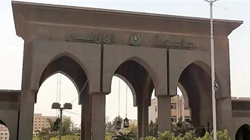 طالبة جامعية تستغيث بعد منعها من دخول الحمام