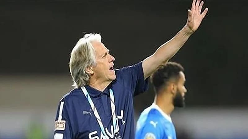 الهلال يفكر في رحيل اثنين من محترفيه