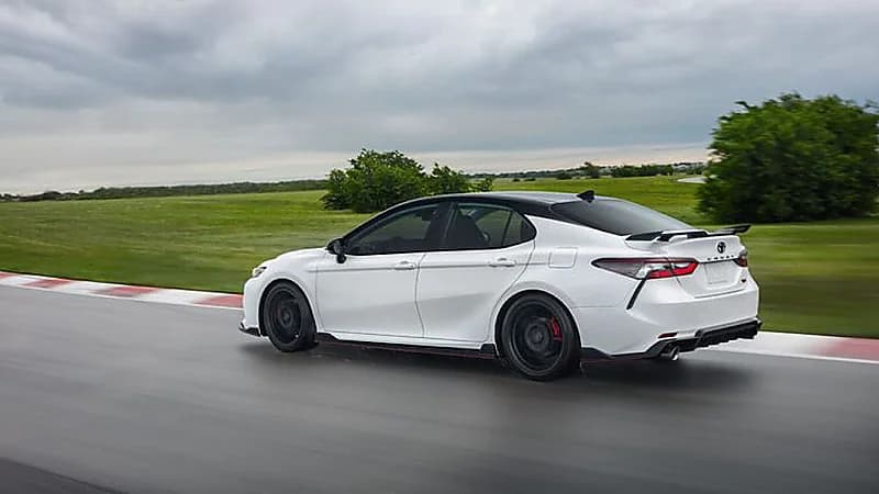 مواصفات تويوتا كامري LE 2024الجديدة كليا   .. فيديو