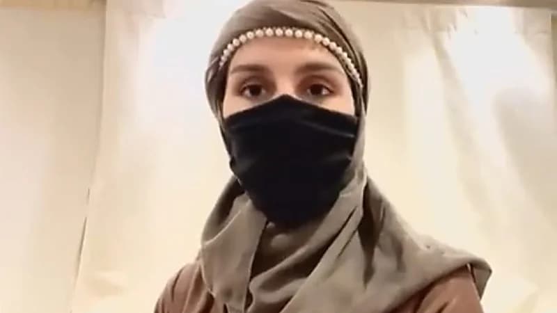 فارسة تعتزل حياة المدينة وتكتفي بحياة الخيول في البادية..فيديو