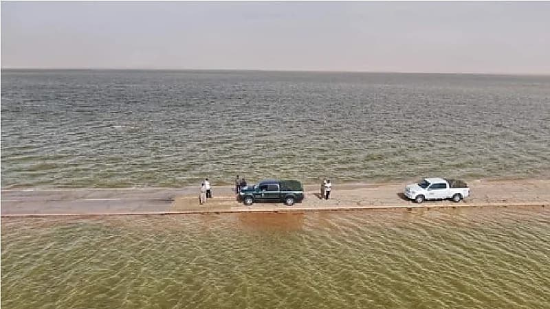 منطقة صحراوية في ليبيا تتحول لبحر.. صور