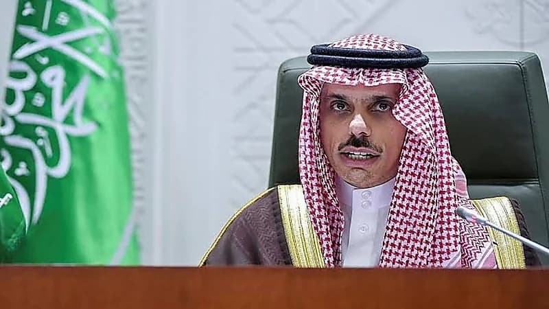 وزير الخارجية يصل القاهرة لترأس وفد المملكة المشارك في قمة السلام