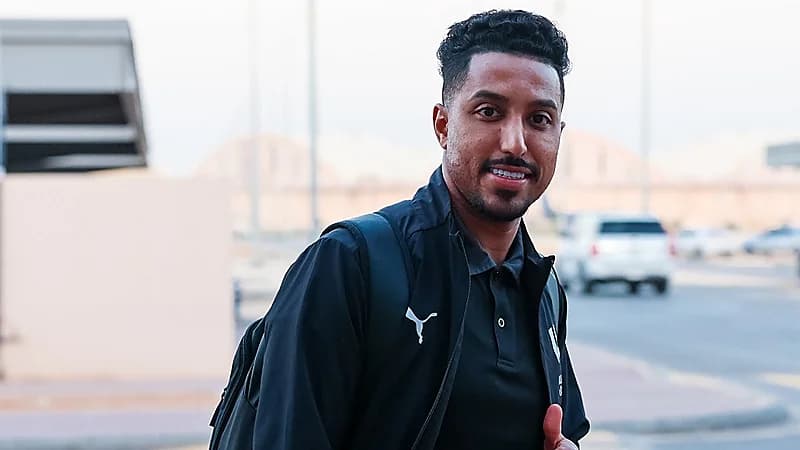 البليهي وسالم الدوسري يغادران مع بعثة الهلال إلى أوزبكستان .. فيديو