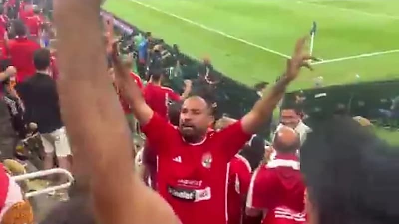 جماهير الأهلي المصري تردد : سرى الليل يا أبو ثلاثة .. فيديو