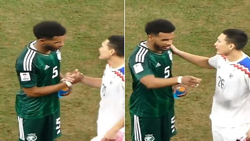 ردة فعل علي البليهي مع لاعب تايلاند أصرّ على الحصول على قميصه .. فيديو