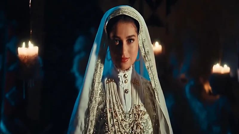 لاعبة الاتحاد فرح جفري بإطلالة جذابة في احتفال يوم التأسيس .. فيديو