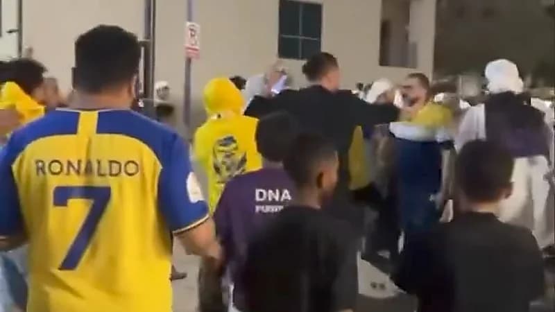 اعتداء بعض مشجعي العين على مجلس جماهير النصر .. فيديو