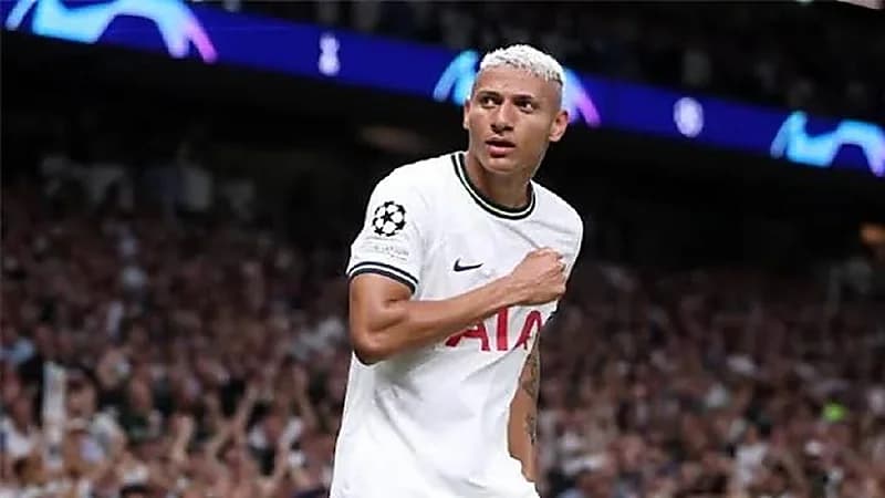 مهاجم توتنهام مطلوب في روشن