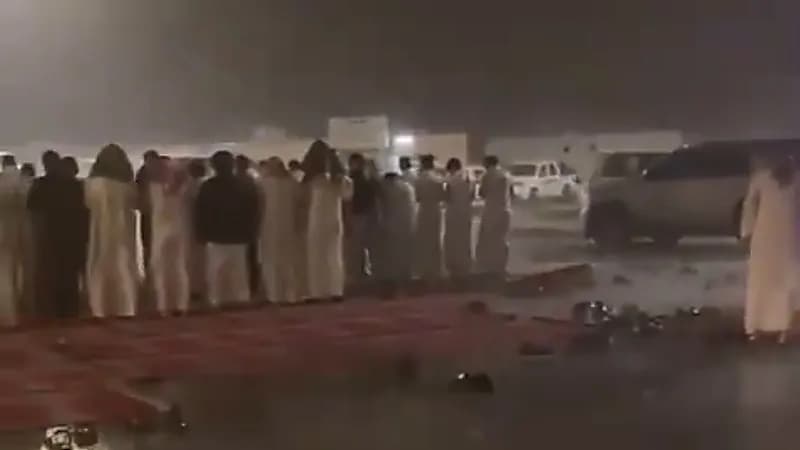 عاصفة رعدية  تضرب مصلين أثناء التراويح ..فيديو