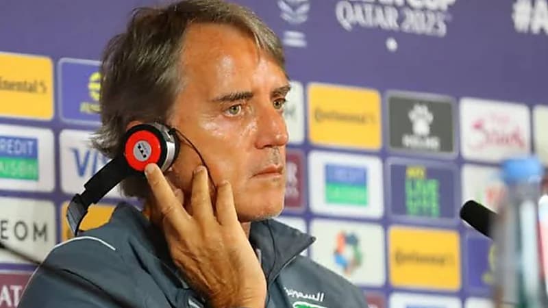 مانشيني: مباراة طاجيكستان صعبة كونها على أرضية صناعية