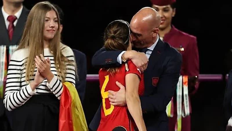 مطالبات بحبس روبياليس بتهمة الاعتداء الجنسي