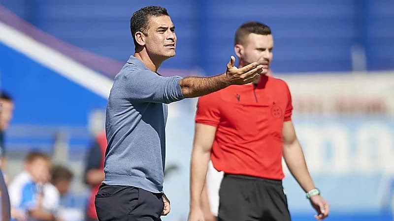 المراهنات تبعد رافا ماركيز عن تدريب برشلونة