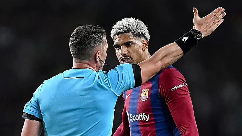 مانشستر يونايتد يسعى إلى ضم نجم برشلونة