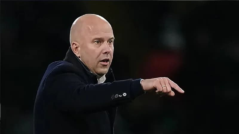 ليفربول يوقع وثائق مدربه الجديد