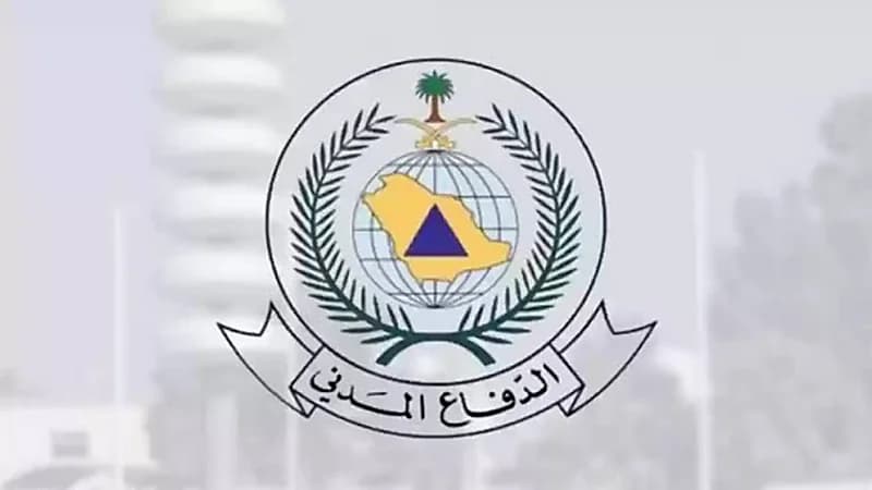مدني عسير ينقذ شخصين علقا في مرتفع جبلي