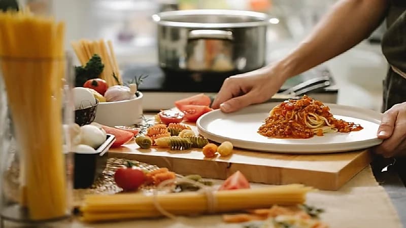 فتح التقديم على برامج مبتدئ بالتوظيف بشركات الضيافة والفندقة