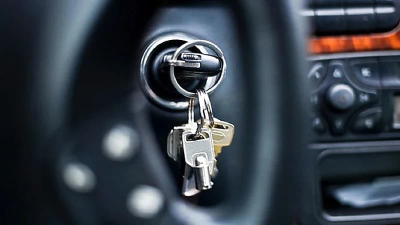 خبير : كل ساعة انتظار بالسيارة تحتسب بـ 25 كلم في عداد الممشى .. فيديو