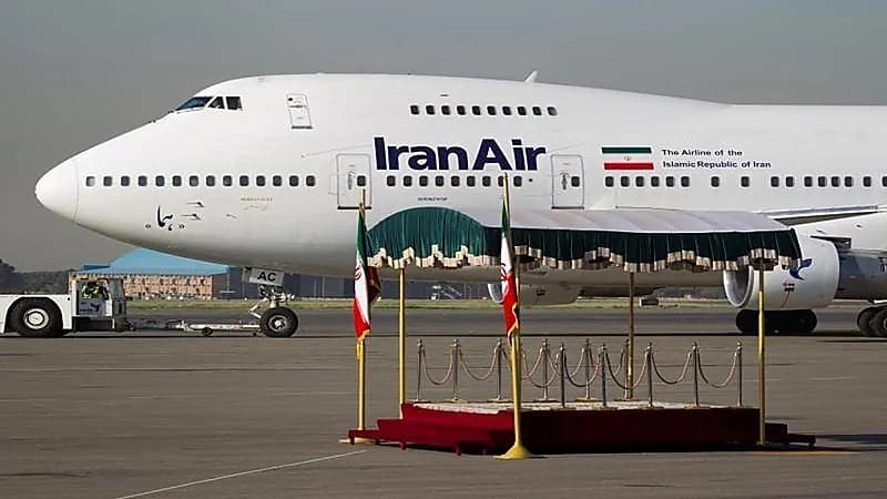 محرّك طائرة إيراني يلتهم مهندس خلال فحصها