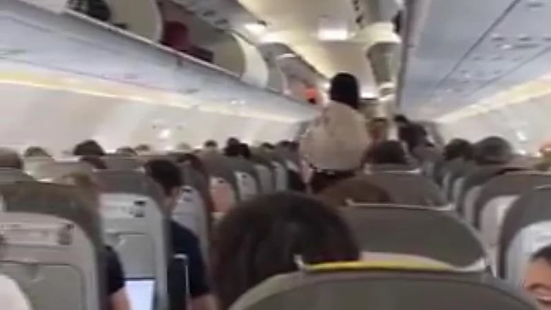 احتجاز ركاب طائرة متوجهة إلى برلين بسبب انقطاع التيار الكهربائي العالمي..فيديو