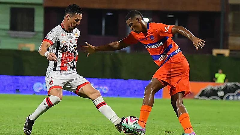 تسلل وهمي   ..  خطأ تحكيمي واسع بالدوري الفنزويلي  .. فيديو