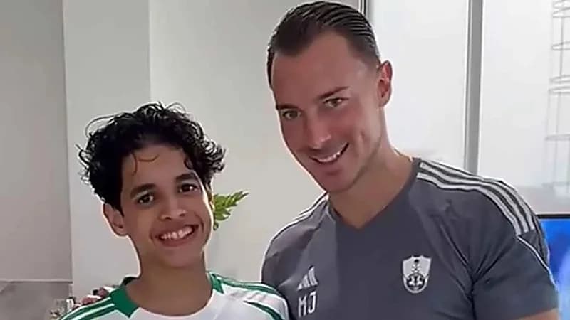 الأهلي يكافئ مشجعه يزن "مبتور الساق" 