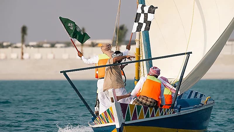 شركة البحر الاحمر الدولية تُحي الموروث البحري بسباق المراكب الشراعية..صور