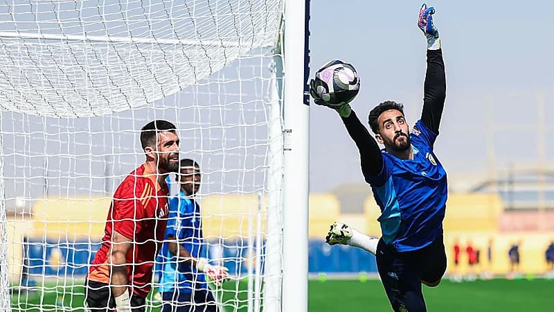 العقيدي يحل أزمة مدرب النصر قبل لقاء القادسية