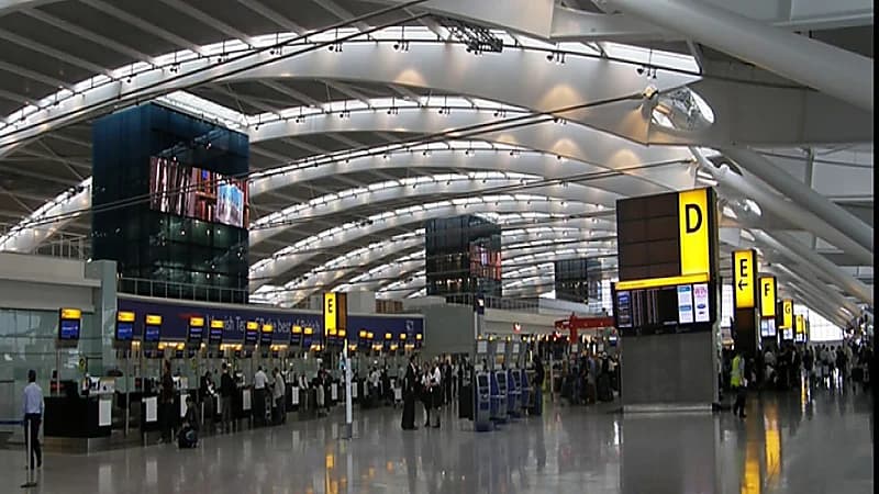 العثور على مادة محظورة مشتبه بها وسط الأمتعة بمطار جاتويك