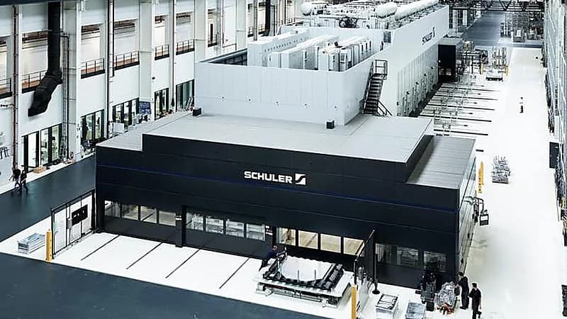 تعاون بين سير وشولر لإنشاء منطقة كبس هياكل السيارات المؤتمتة