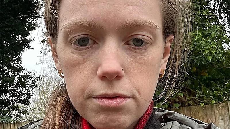 ‎فتاة تتقيأ 60 مرة في اليوم