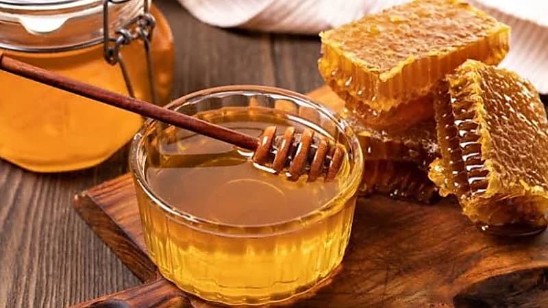 مختص يحذر من تأثير الحرارة على العسل ويكشف فوائده لمرضى السكري .. فيديو