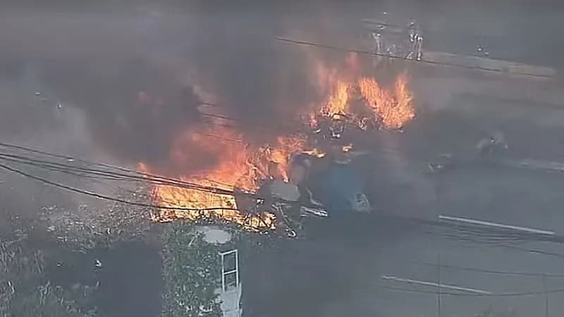 تحطم طائرة فوق مركبات على طريق سريع بالبرازيل..فيديو