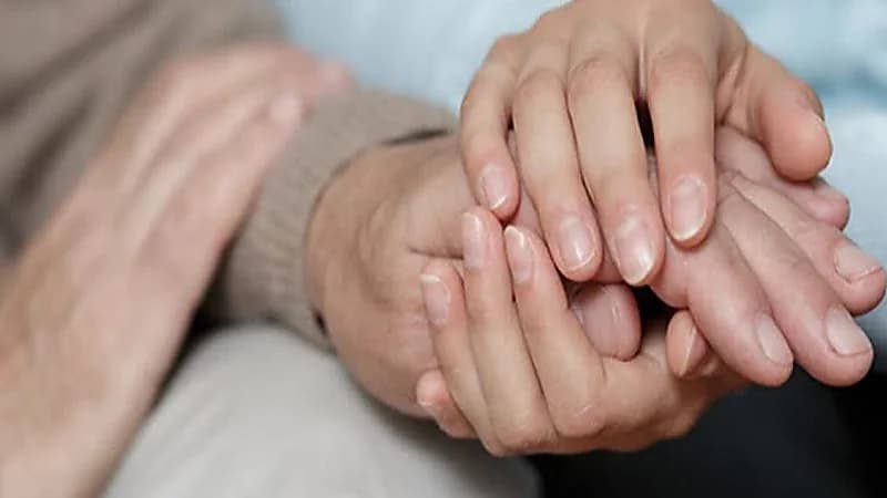 ‎أم تقتل ابنها المعاق وتنهي حياتها بعد علمها بقرب وفاتها