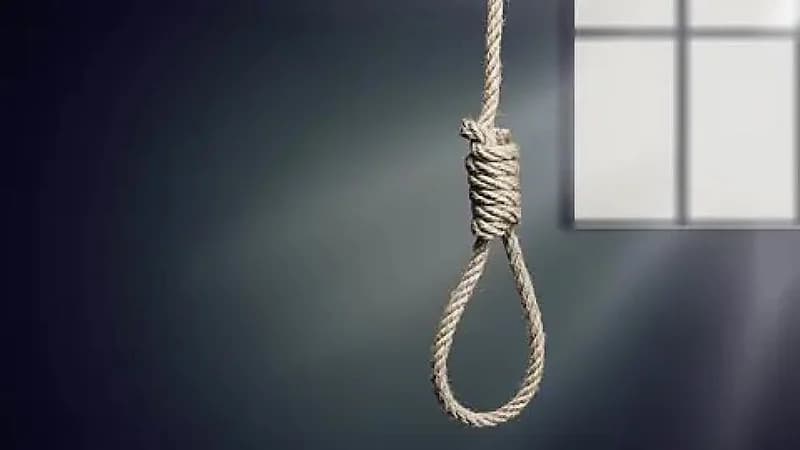 مراهق ينهي حياته بسبب تحطيم والده هاتفه المحمول