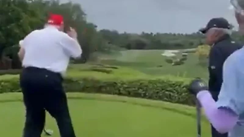 ترامب يلعب الجولف ويتجاهل انهيار الأسواق الأمريكية والعالمية ..فيديو
