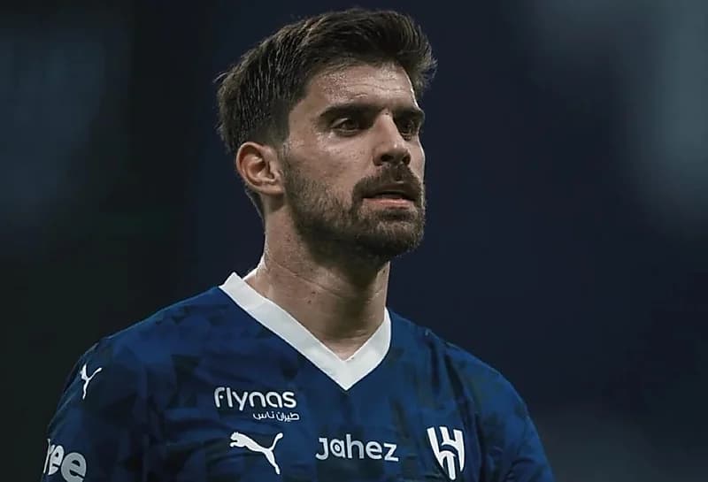 الهلال يفقد خدمات روبن نيفيز أمام الاتفاق بسبب تراكم البطاقات الصفراء