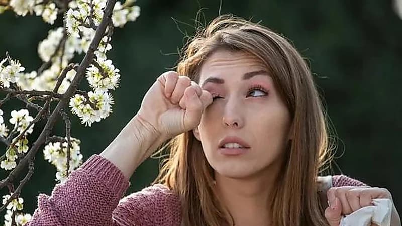 حساسية العين في موسم الربيع: الأسباب وطرق التخفيف
